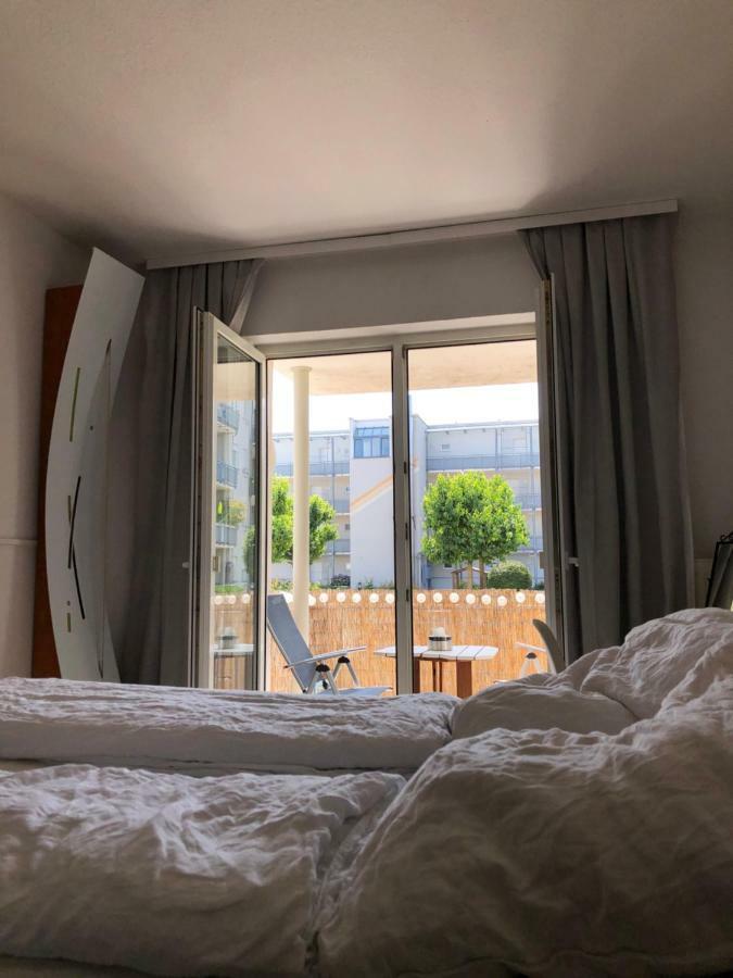 Parkplatz Und Balkon - Burberg'S Heimathafen In Wiesbaden Extérieur photo