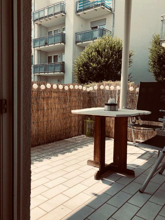 Parkplatz Und Balkon - Burberg'S Heimathafen In Wiesbaden Extérieur photo