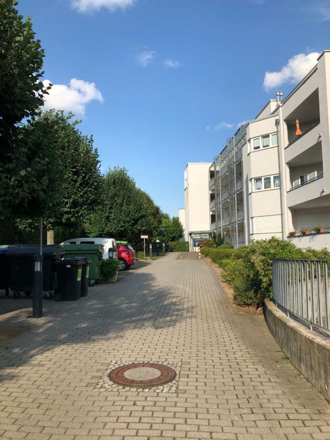Parkplatz Und Balkon - Burberg'S Heimathafen In Wiesbaden Extérieur photo